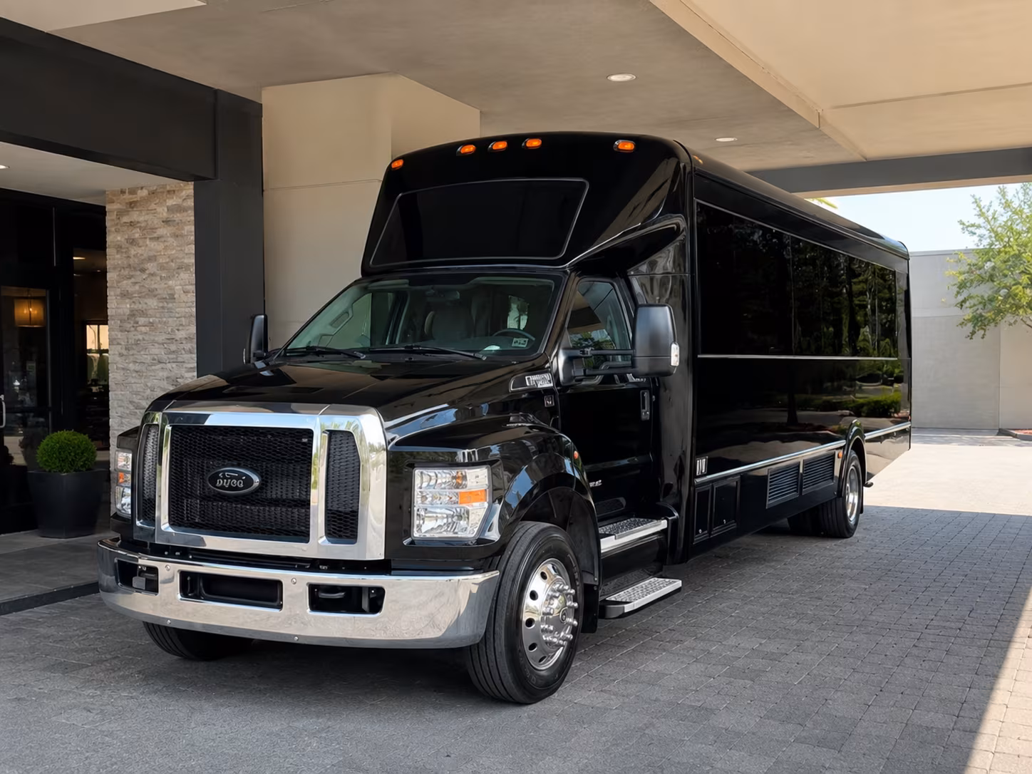 Pompano Beach Birthday, Sweet 16, & Quinceañera Transportation party bus exterior