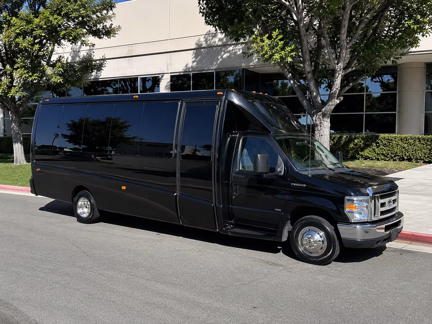 Pompano Beach Winery Tour & Pub Crawl Transportation party bus exterior